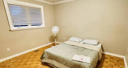 Top Executive 10 bedroom Home Near Airport