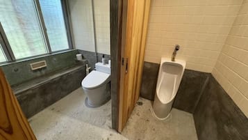 Habitación, vistas a la montaña | Baño | Secador de pelo y toallas
