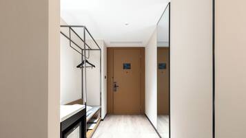 Chambre classique double, vue sur le canal | Intérieur