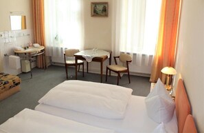 Hypo-allergenic bedding, iron/ironing board (on request), free WiFi - Pension Brinn (Berlin)