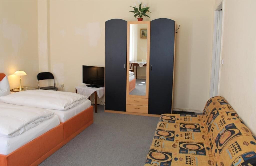 Double or Twin Room | Hypo-allergenic bedding available, iron/ironing board (on request)