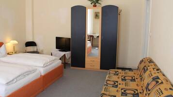 Double or Twin Room | Hypo-allergenic bedding available, iron/ironing board (on request)