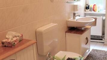 Double or Twin Room | Bathroom | Hair dryer, towels, soap, shampoo