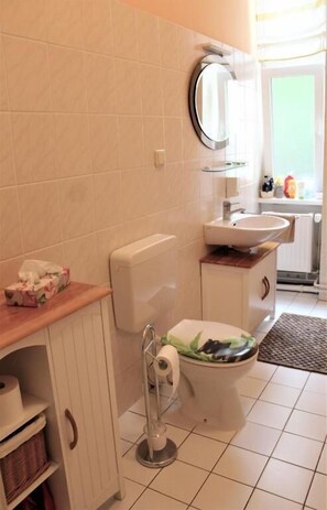 Double or Twin Room | Bathroom