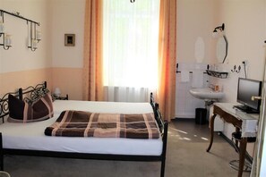 Hypo-allergenic bedding, down duvets, iron/ironing board (on request)