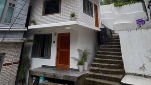 Gambar tidak terklasifikasi, 2 dari 25, tombol