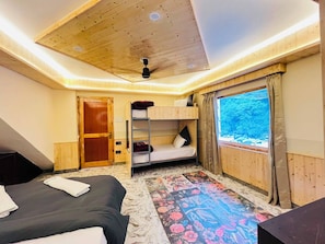 Habitació doble Deluxe, balcó, vistes al riu | Wifi gratuïta 