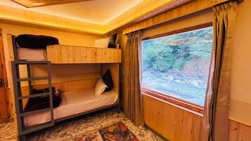 Doppel- oder Zweibettzimmer, Flussblick | Hochwertige Bettwaren, kostenloses WLAN, Bettwäsche