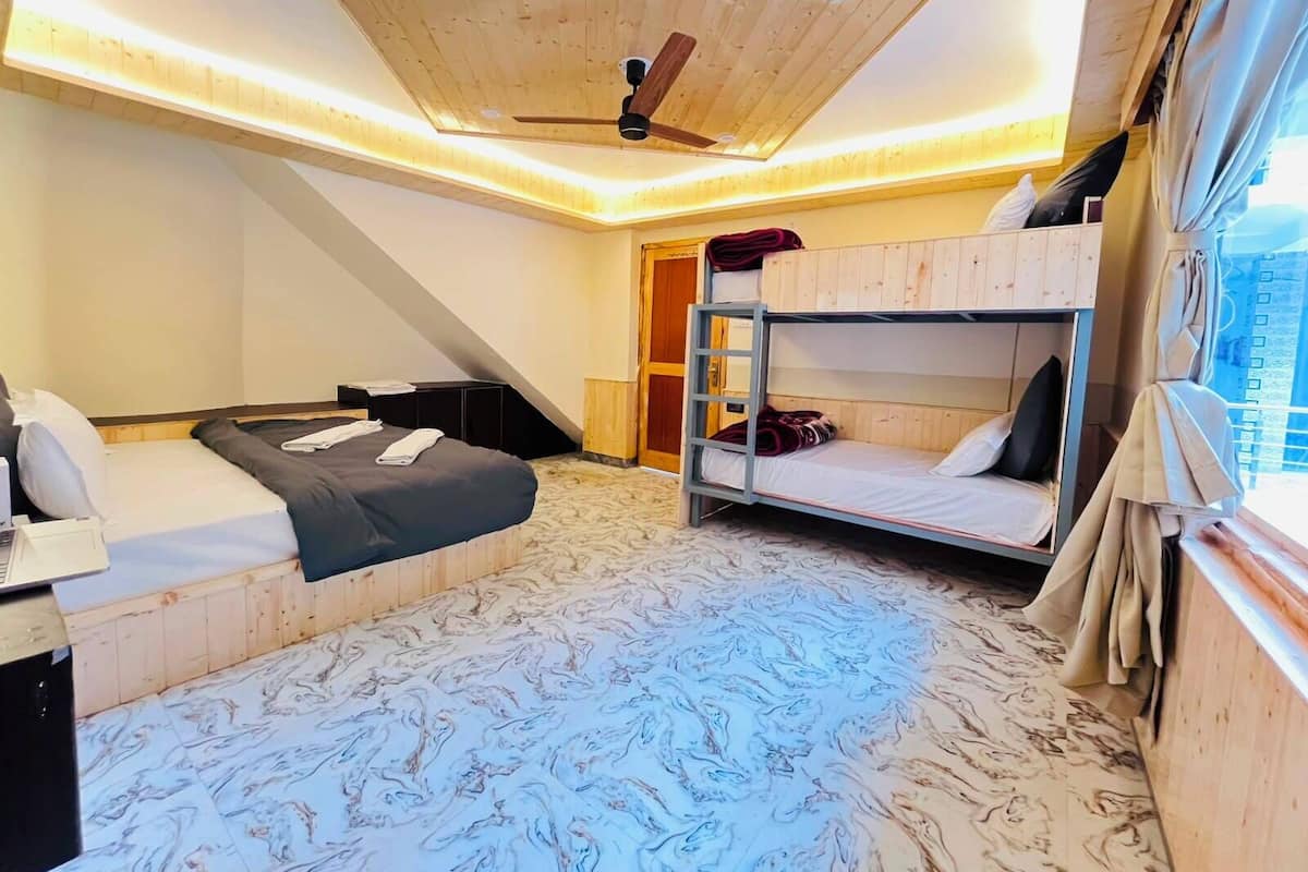 Habitació doble Deluxe, balcó, vistes al riu | Wifi gratuïta 
