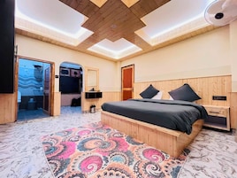 Habitación doble, balcón, vistas al río | Ropa de cama de alta calidad, wifi gratis, ropa de cama