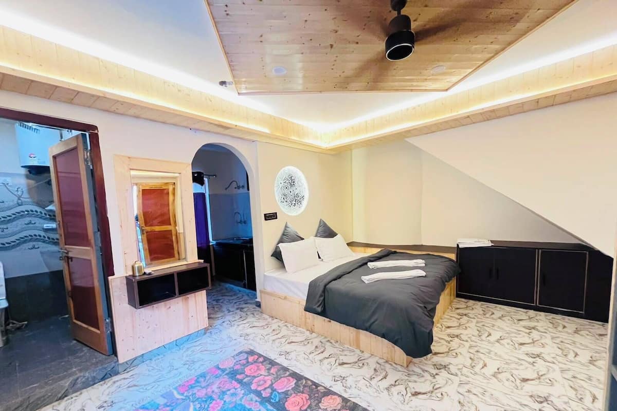 Double or Twin Room, River View | Premium bedding, free WiFi, bed sheets