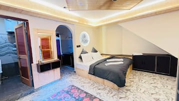 Kamer, 1 twee- of 2 eenpersoonsbedden, uitzicht op rivier | Luxe beddengoed, gratis wifi, beddengoed