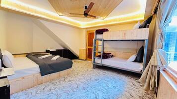 Kamar Double atau Twin, pemandangan sungai | Seprai premium, Wi-Fi gratis, dan seprai linen