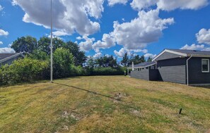 Property grounds - 3 bedroom gorgeous home in Hadsund (Hadsund)