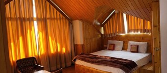 Wooden cottage with kitchen in manali near mall road