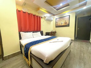 Desk, free WiFi - Kolkata Hotel near Airport Gate Asmeet (Kolkata)
