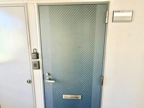 A door with a key lock, a handle, and a number plate indicating room 413. - Raku Osaka Daikokucho Namba Shinsaibashi (Osaka)