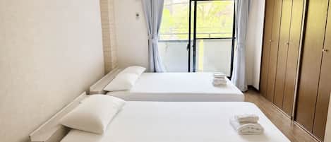 Standard Triple Room, Balcony, Garden View