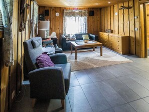 TV - Nelostupa d by Interhome (Ylläsjärvi)