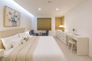 Tabla de planchar con plancha, wifi y ropa de cama 