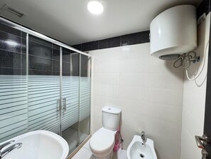 Bathroom - Cozy 2 Bedroom apartmnet with private terrace in Swefieh (Amman)