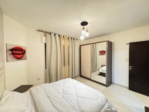 Room - Cozy 2 Bedroom apartmnet with private terrace in Swefieh (Amman)
