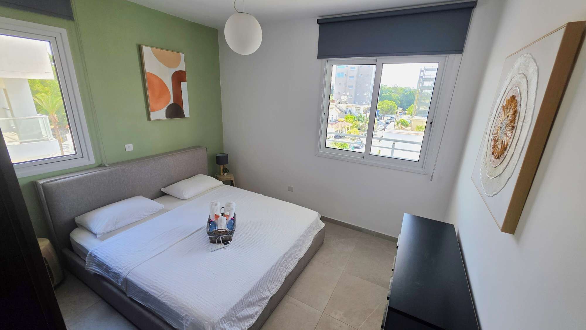 Iron/ironing board, WiFi, bed sheets