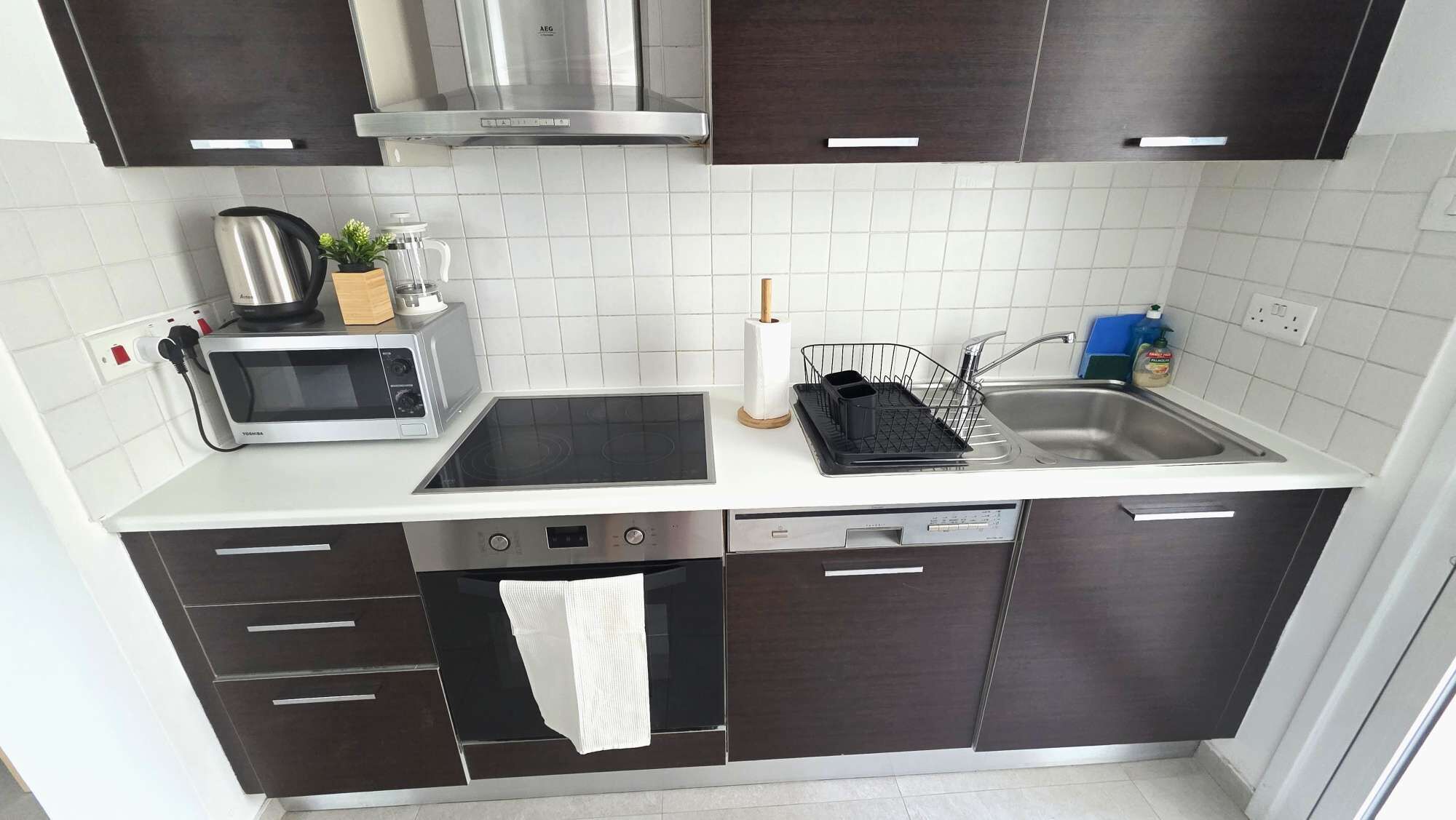 Fridge, microwave, stovetop, dishwasher