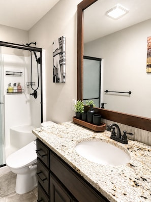 Dusche, Haartrockner, Bidet, Handtücher