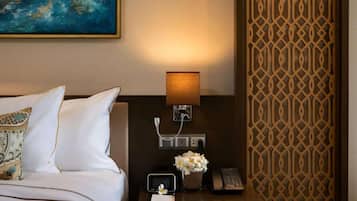 Pillowtop beds, in-room safe, desk, blackout drapes
