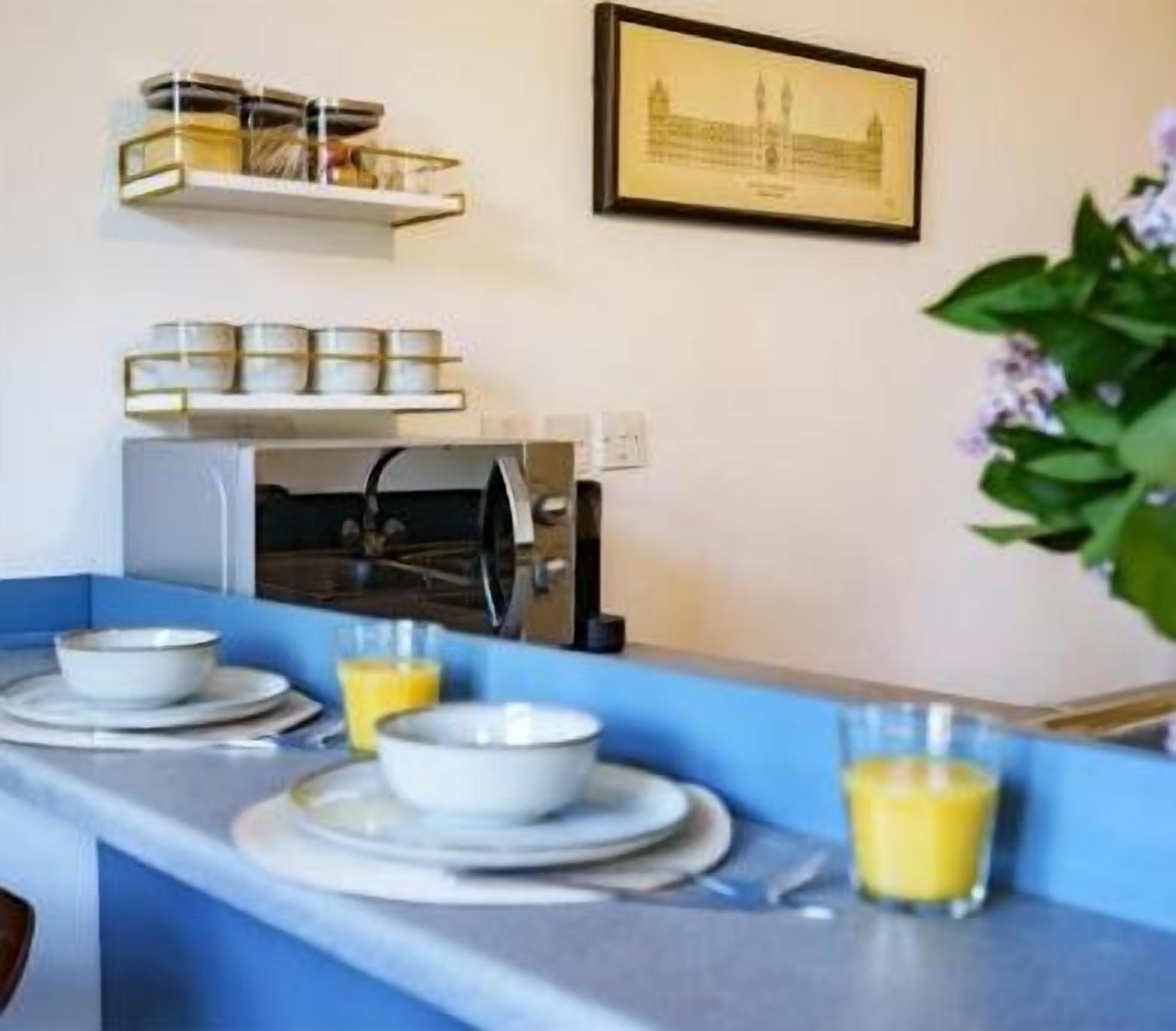 Breakfast bar