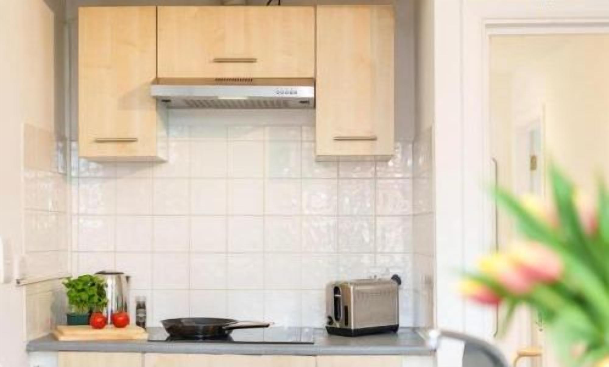 Fully equipped kitchen with everything you'll need to cook a tasty meal or enjoy a cheeky takeout.