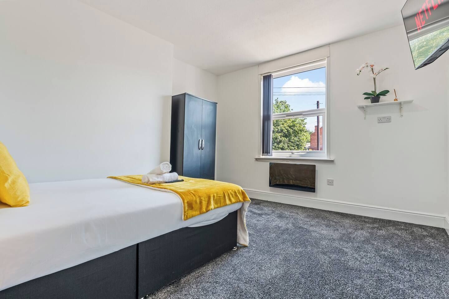 1 bedroom, desk, iron/ironing board, WiFi