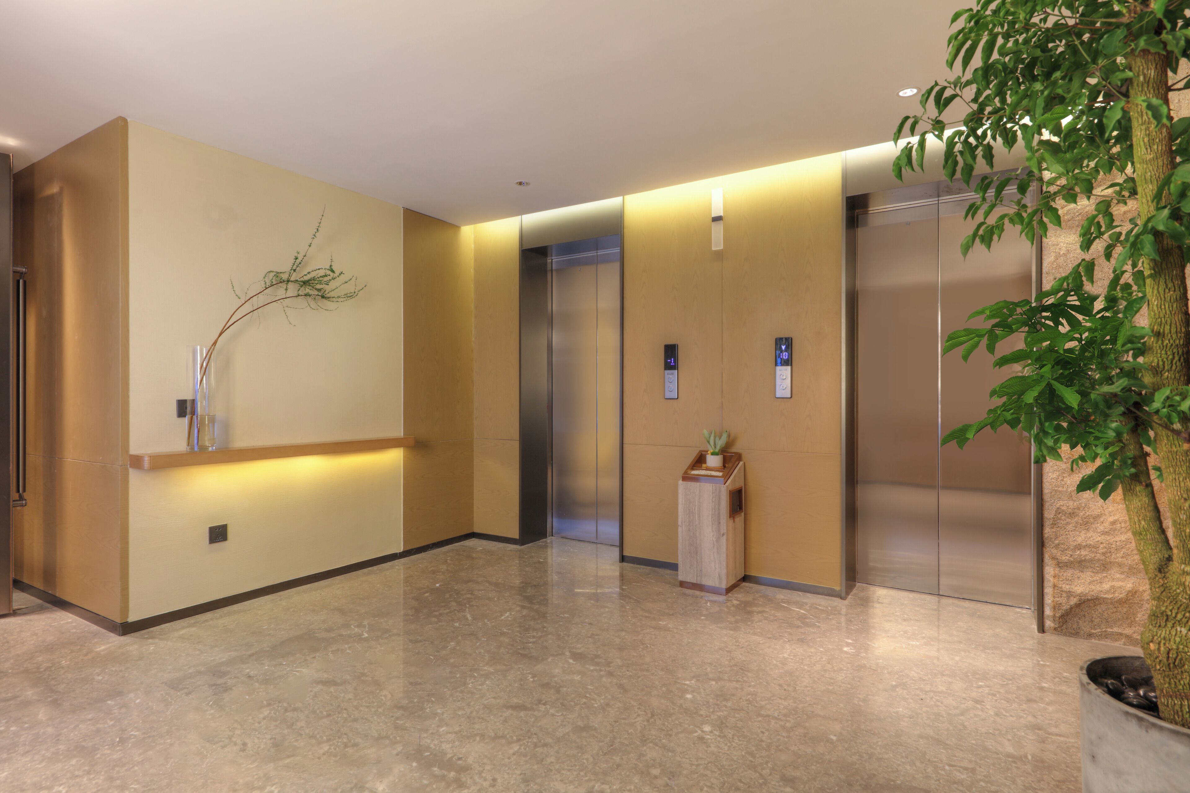 Classic Double or Twin Room, City View | Interior