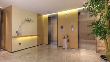 Classic Double or Twin Room, City View | Interior