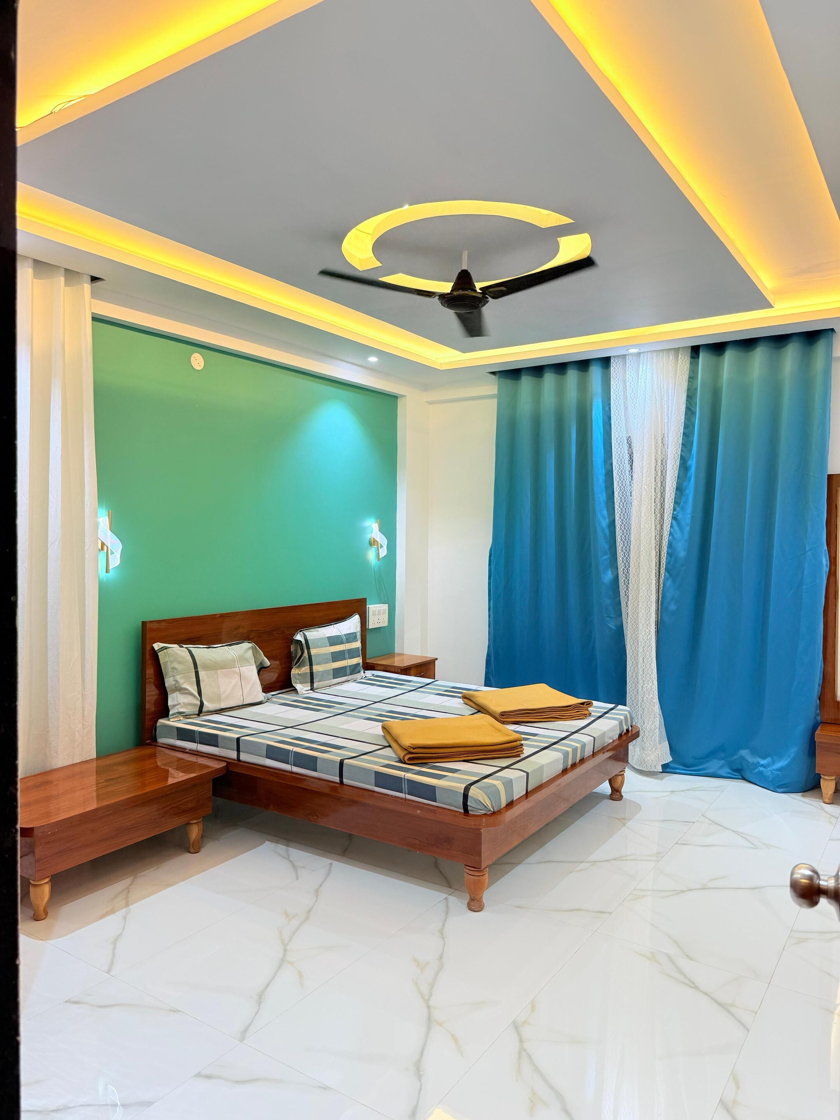 Deluxe Room | Desk, laptop workspace, iron/ironing board, free WiFi