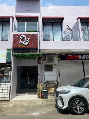 Unclassified image, 2 of 24, button - Q3 Inn Hotel (Semporna)