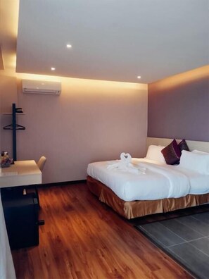 Family Room, Balcony, Sea View | WiFi (free) - Q3 Inn Hotel (Semporna)