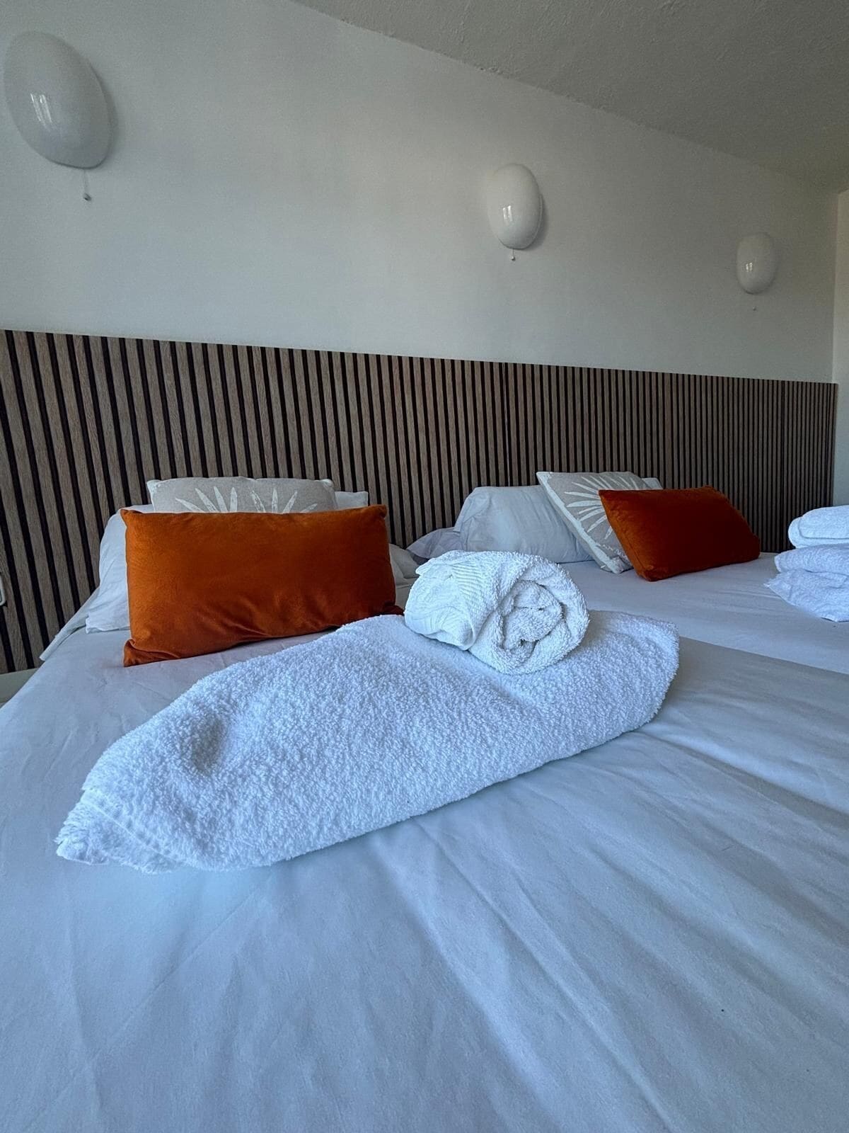 WiFi, bed sheets