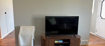 Adorable 2-bedroom house with AC in welcoming Westland