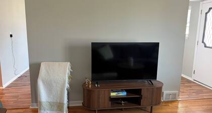 Adorable 2-bedroom house with AC in welcoming Westland