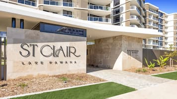 A modern building with a sign that reads 'STOLAR LAKE KAWANA'.