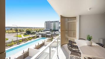 Apartment | Outdoor dining