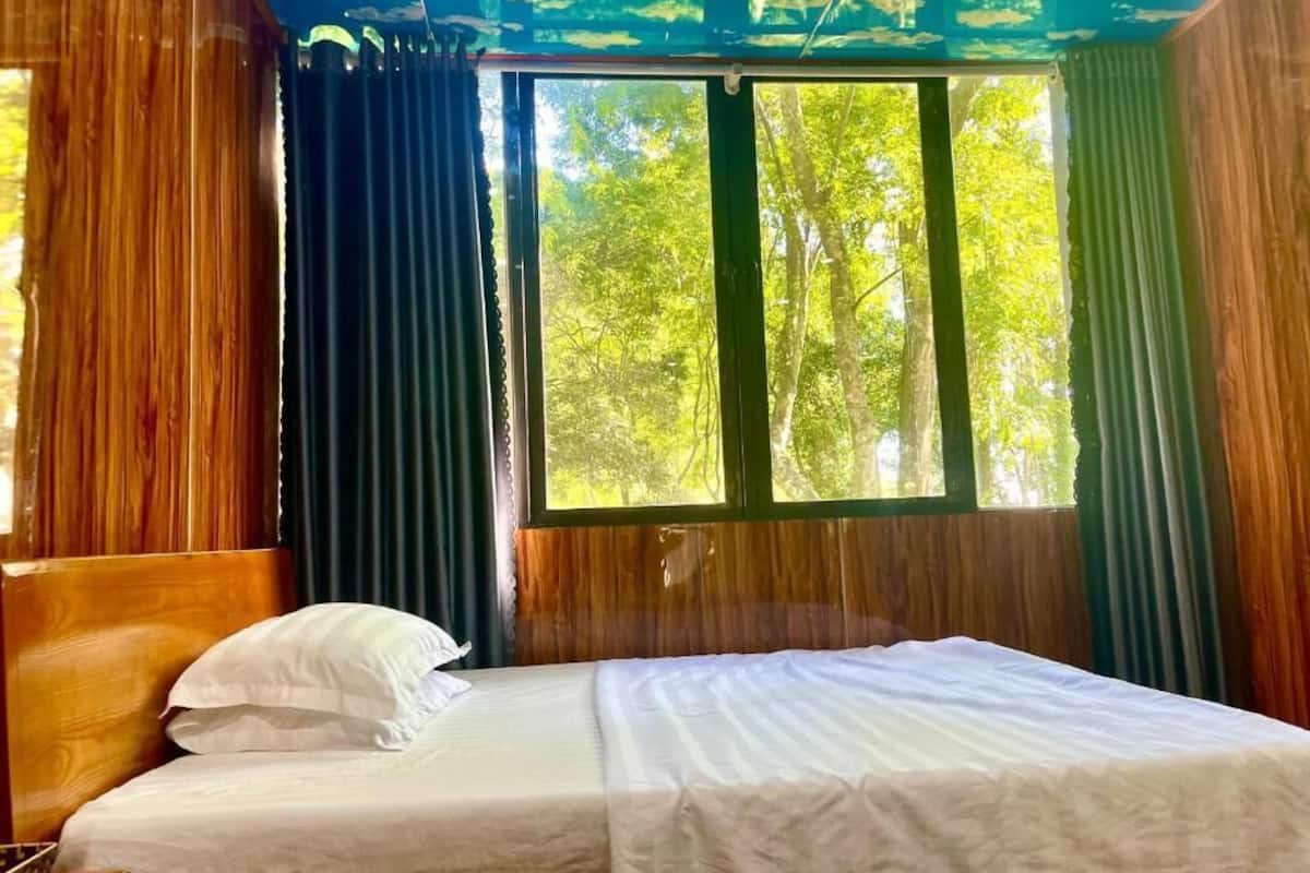 Deluxe-Doppel- oder -Zweibettzimmer, Gartenblick | Schreibtisch, kostenloses WLAN