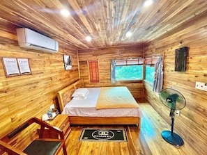 Deluxe-Chalet, Gartenblick | Schreibtisch, kostenloses WLAN