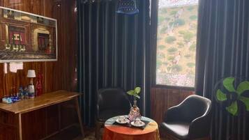 Deluxe Double Room, Garden View | Interior