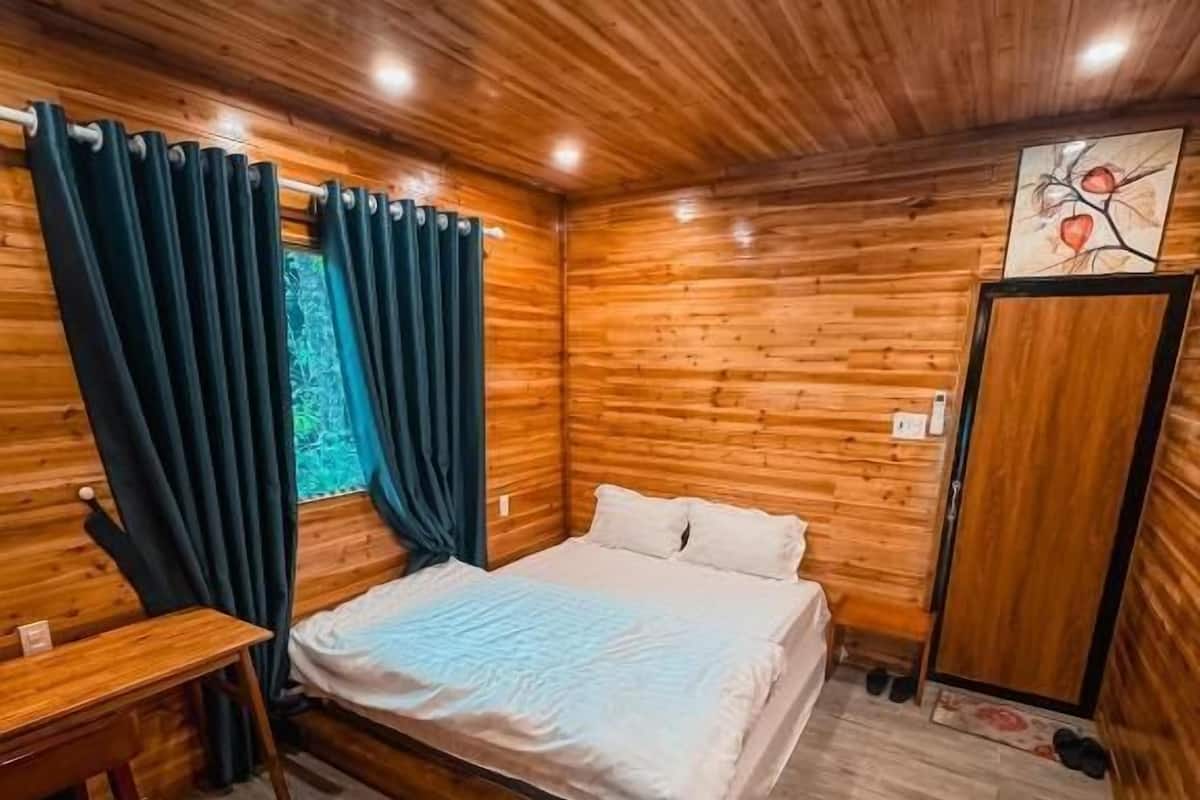 Familienapartment, Poolblick | Schreibtisch, kostenloses WLAN