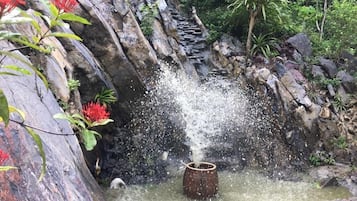Bungalow, Valley View | Property grounds