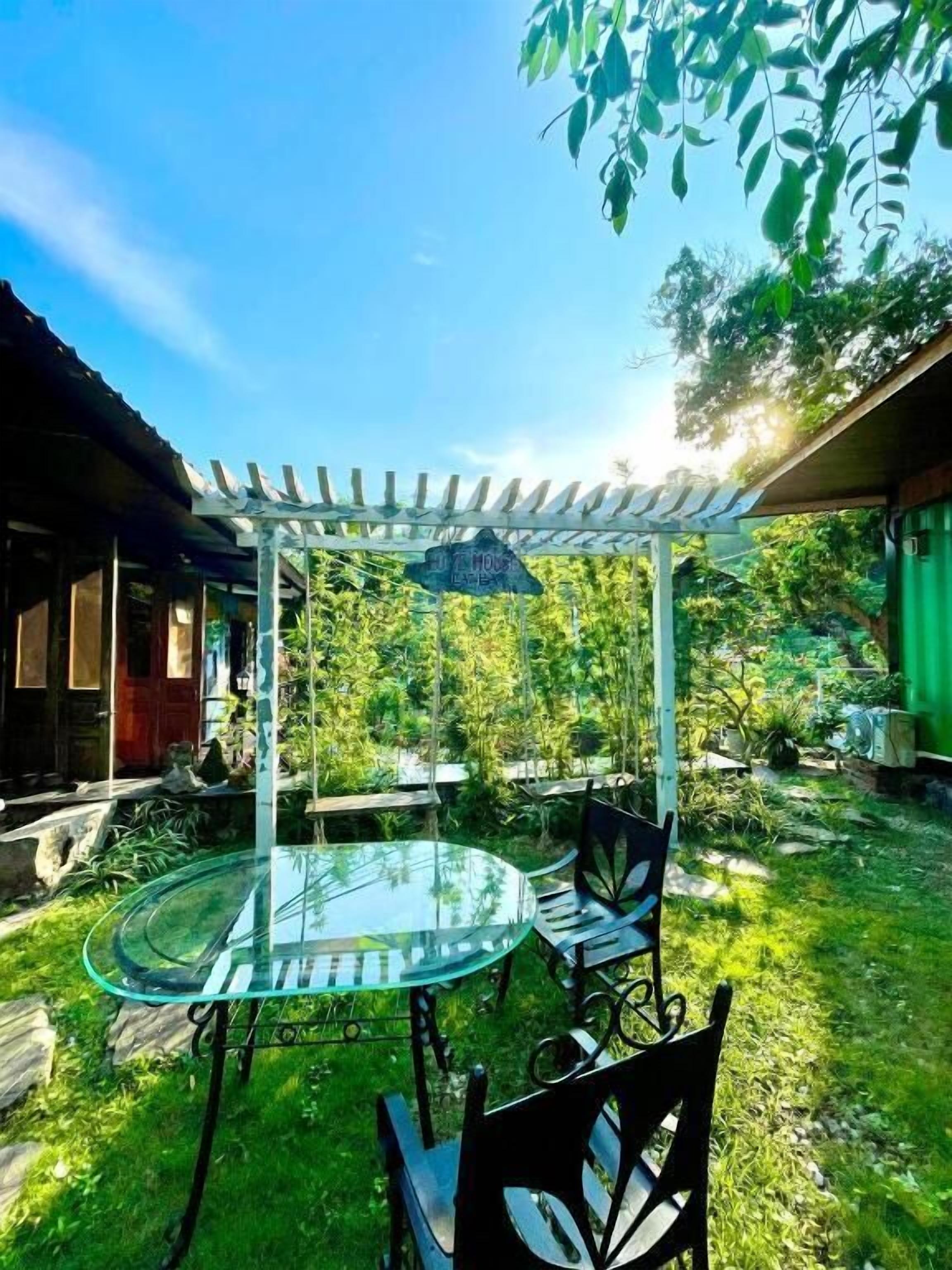 Bungalow, vistas al valle | Restaurante al aire libre