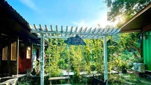Bungalow, Valley View | Outdoor dining